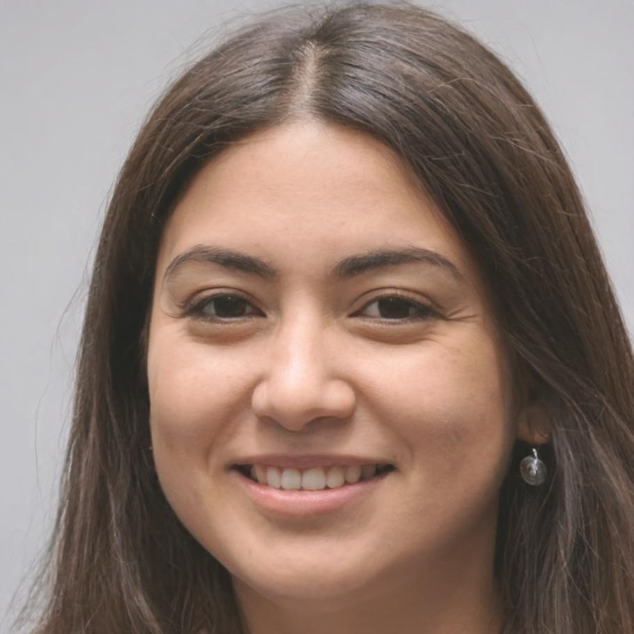 Elena Popescu, director financiar